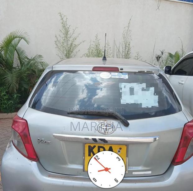 Toyota Vitz 2013 Silver