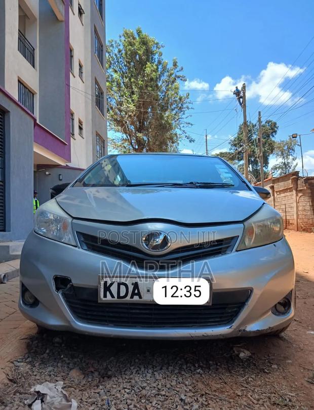 Toyota Vitz 2013 Silver
