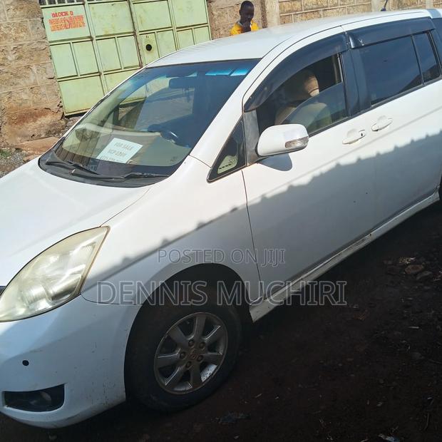 Toyota ISIS 2010 White