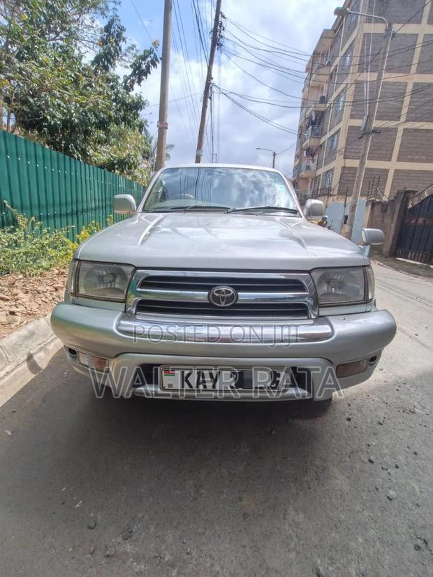 Toyota Hilux Surf 2.7 SSR 2000 Silver