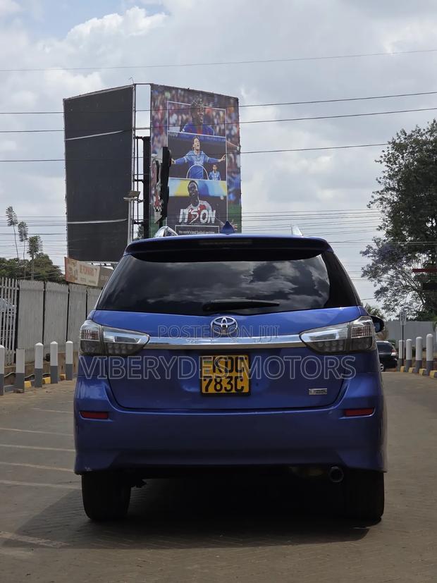Toyota Wish 2014 Blue