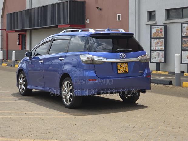 Toyota Wish 2014 Blue