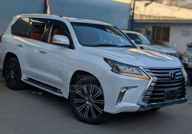 Lexus LX 570 AWD 2020 White