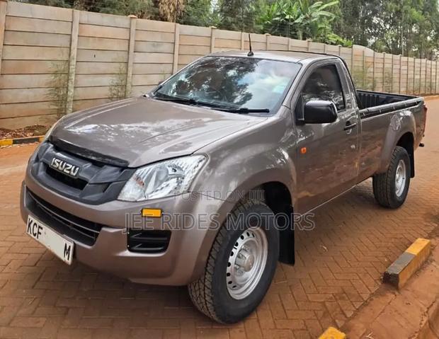 Isuzu D-MAX 2015 Brown