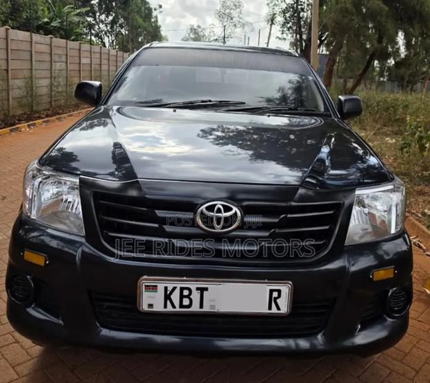 Toyota Hilux 2012 Black