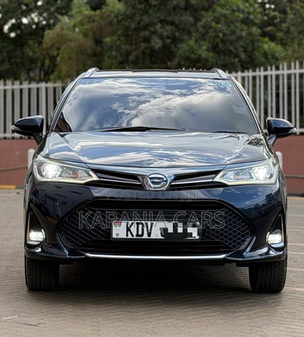 Toyota Corolla Fielder 1.5 Hybrid FWD 2019 Blue