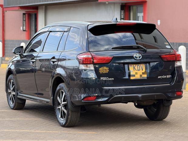 Toyota Corolla Fielder 1.5 Hybrid FWD 2019 Blue
