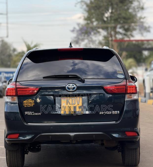 Toyota Corolla Fielder 1.5 Hybrid FWD 2019 Blue