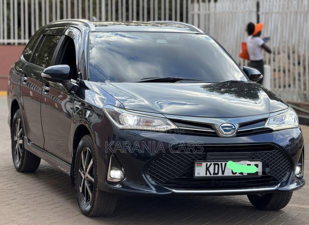 Toyota Corolla Fielder 1.5 Hybrid FWD 2019 Blue