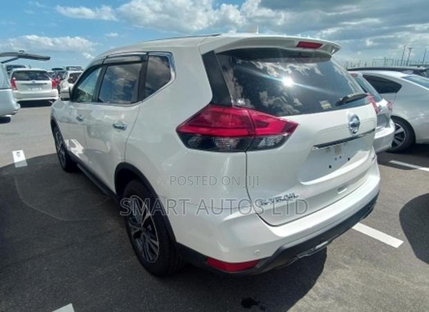 Nissan X-Trail 2.0 Petrol FWD 2019 Off white