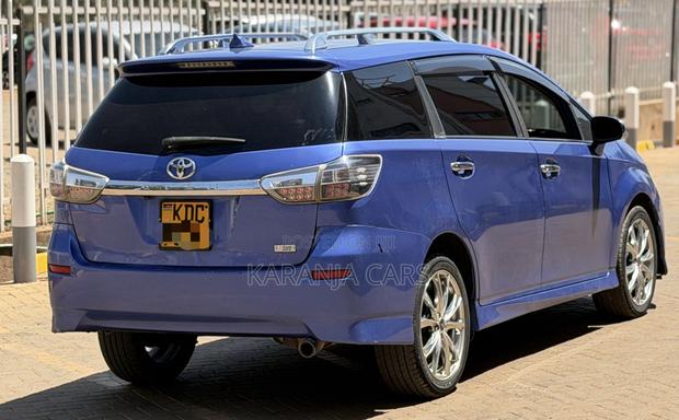 Toyota Wish 2014 Blue