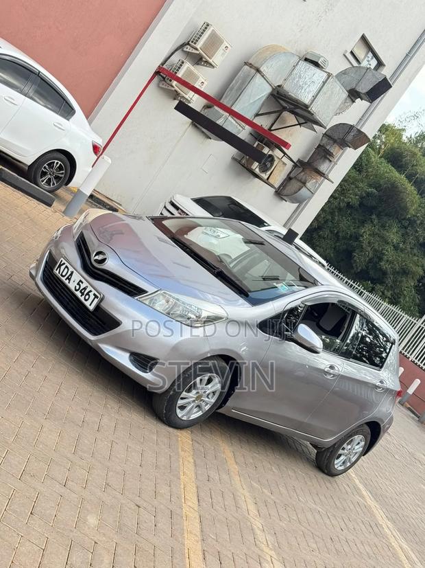Toyota Vitz 2013 Silver