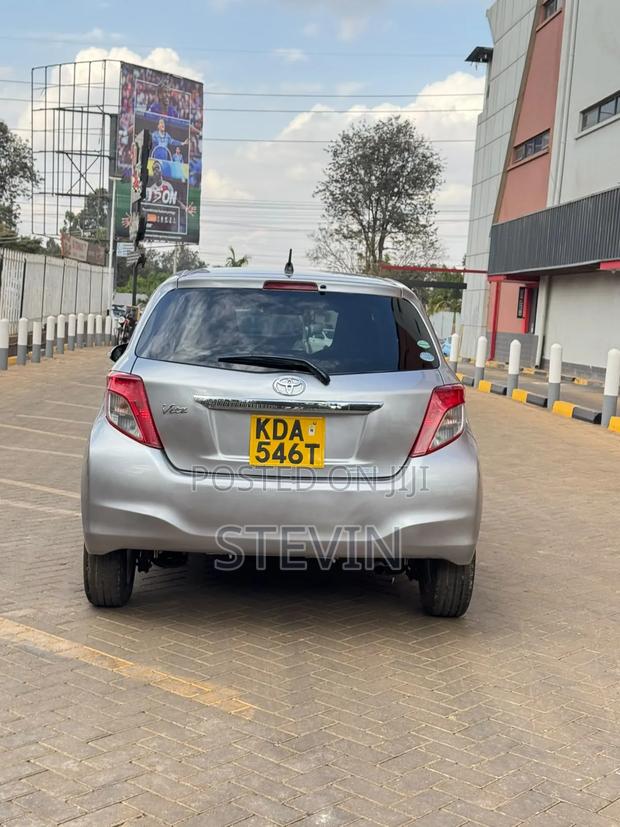 Toyota Vitz 2013 Silver