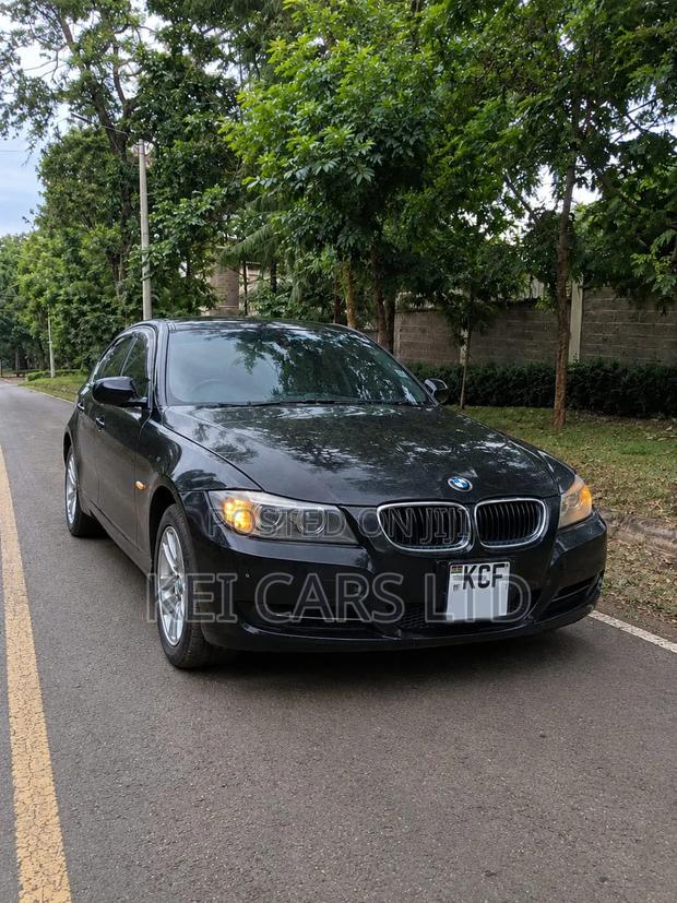BMW 320i Sedan RWD 2011 Black