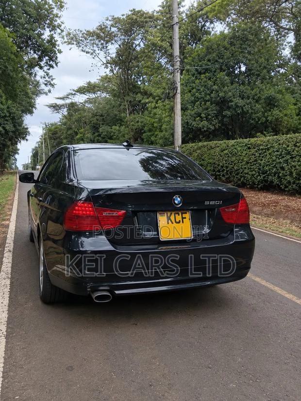 BMW 320i Sedan RWD 2011 Black