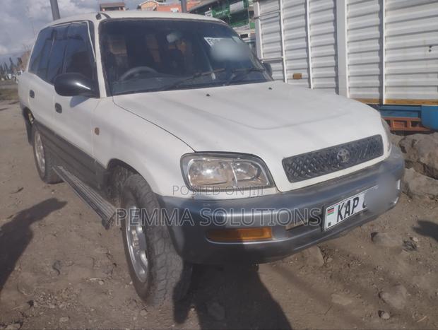 Toyota RAV4 2001 White