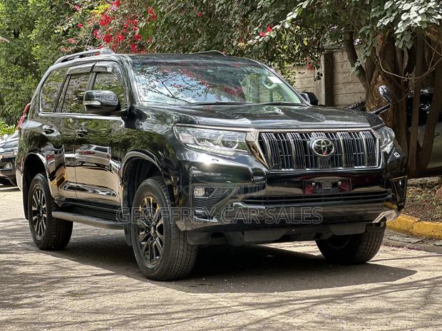 Toyota Land Cruiser Prado 2.8 2022 Black