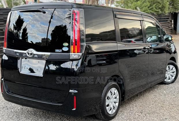 Toyota Noah 2.0 FWD (8 Seater) 2020 Burgundy