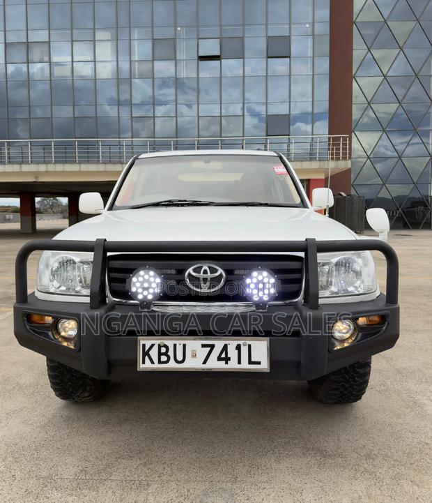Toyota Land Cruiser Prado 2005 White