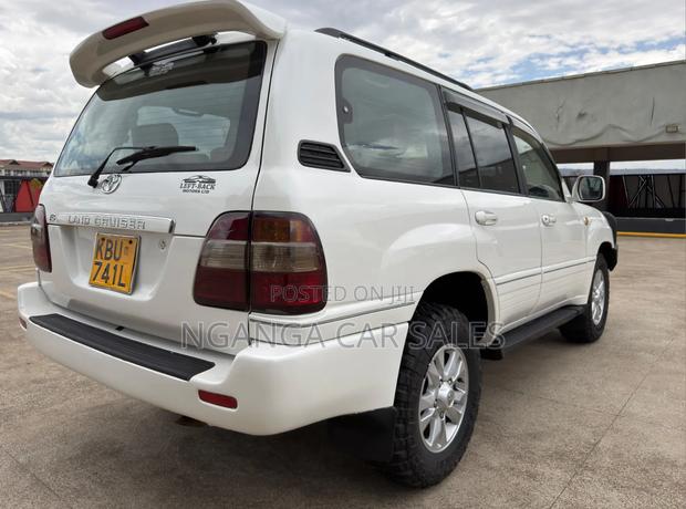 Toyota Land Cruiser Prado 2005 White