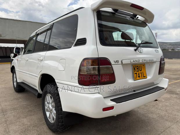 Toyota Land Cruiser Prado 2005 White