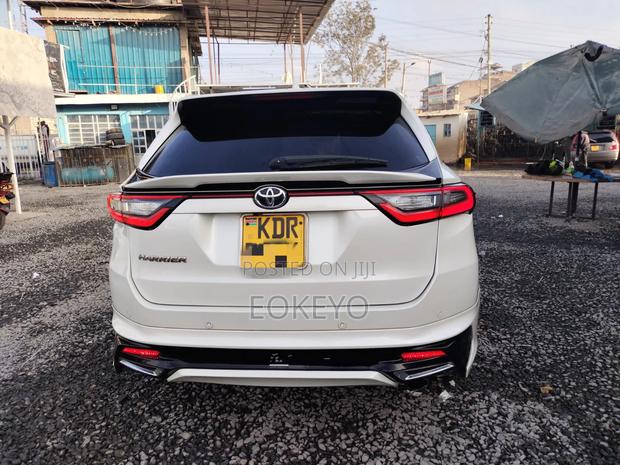 Toyota Harrier 2.0 Turbo 2018 White
