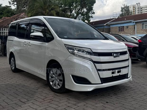 Toyota Noah 2.0 AWD (8 Seater) 2019 Off white