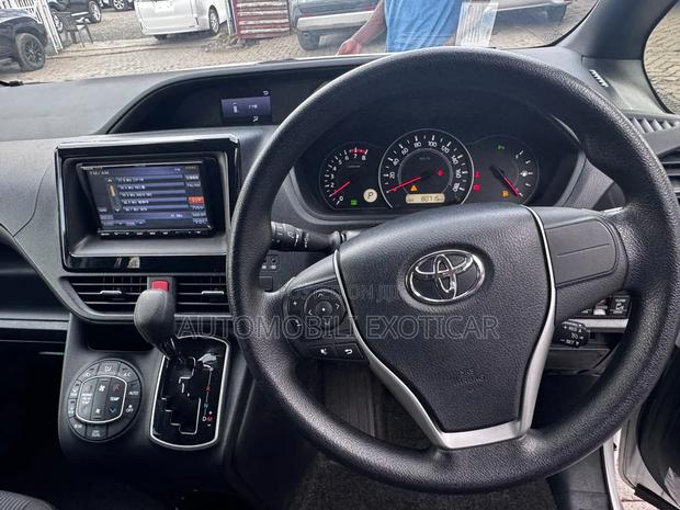 Toyota Noah 2.0 AWD (8 Seater) 2019 Off white