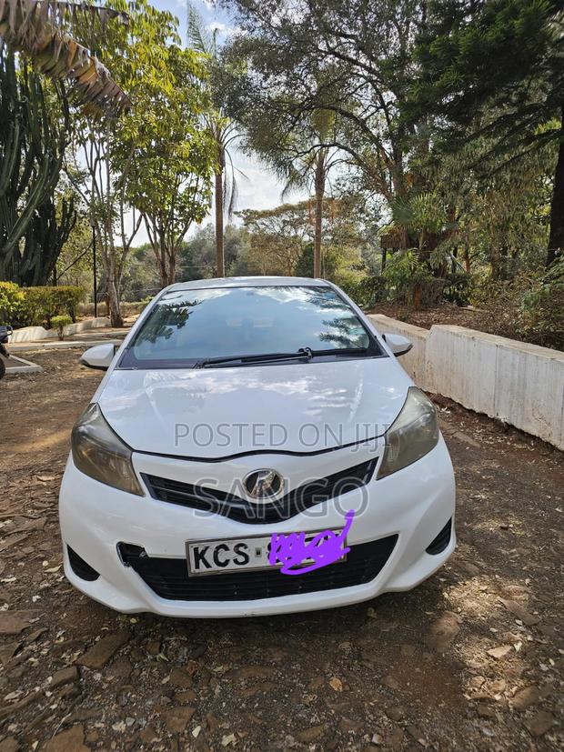 Toyota Vitz 2010 White