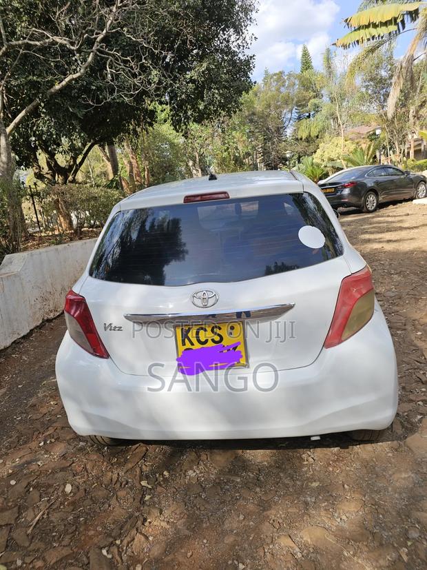 Toyota Vitz 2010 White