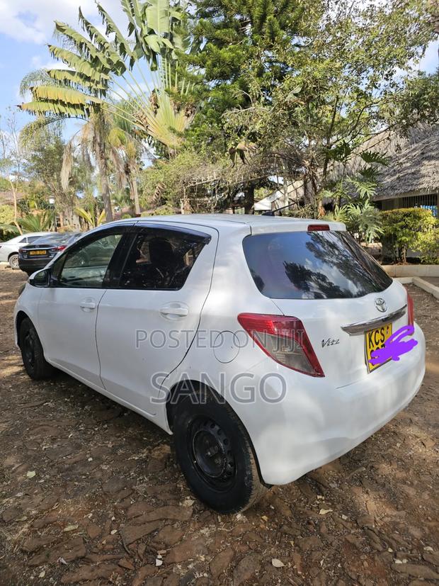 Toyota Vitz 2010 White