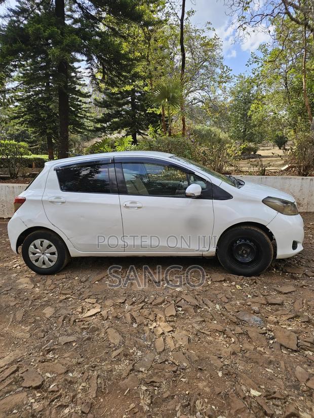 Toyota Vitz 2010 White