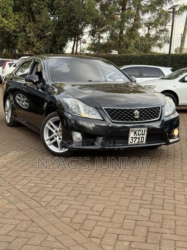Toyota Crown 2012 Black