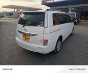 Toyota ISIS 2015 White for sale