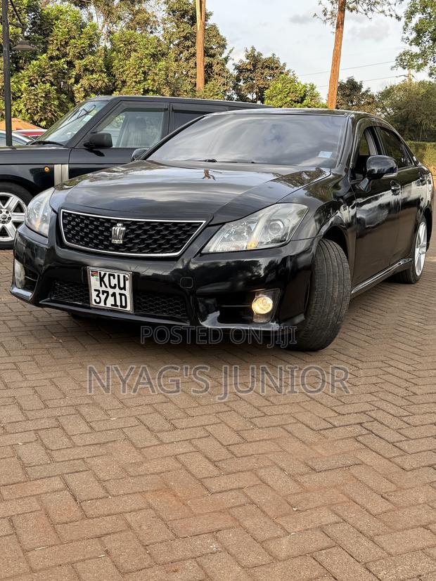 Toyota Crown 2012 Black