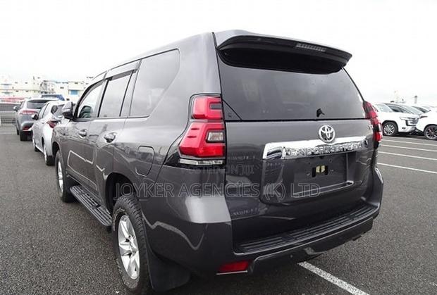 Toyota Land Cruiser Prado 2019 Gray