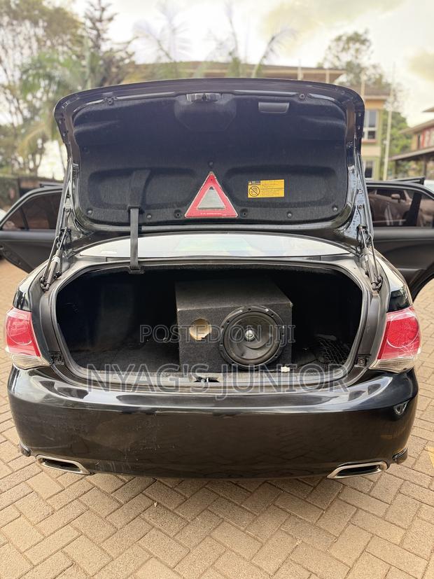 Toyota Crown 2012 Black