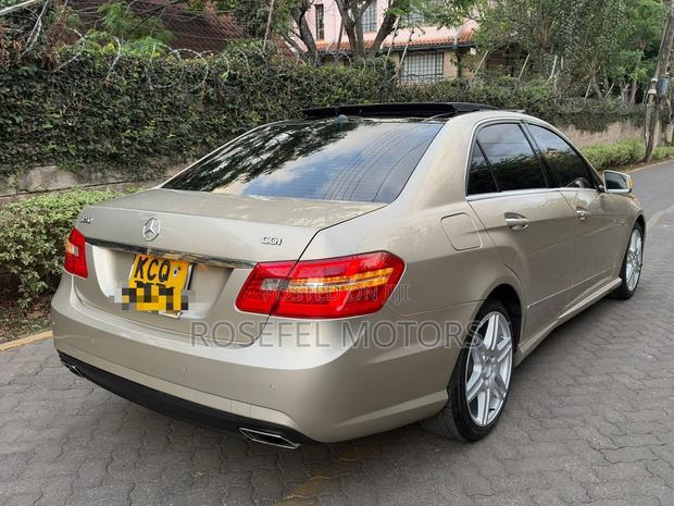 Mercedes-Benz E250 2011 Gold