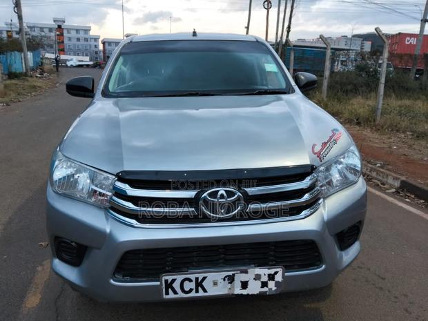 Toyota Hilux Revo Double Cab Deisel 2.4 RWD 2017 Silver