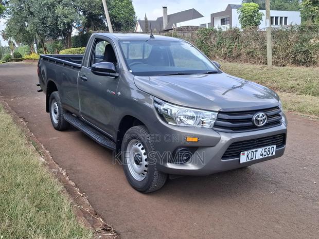 Toyota Hilux 2025 Gray