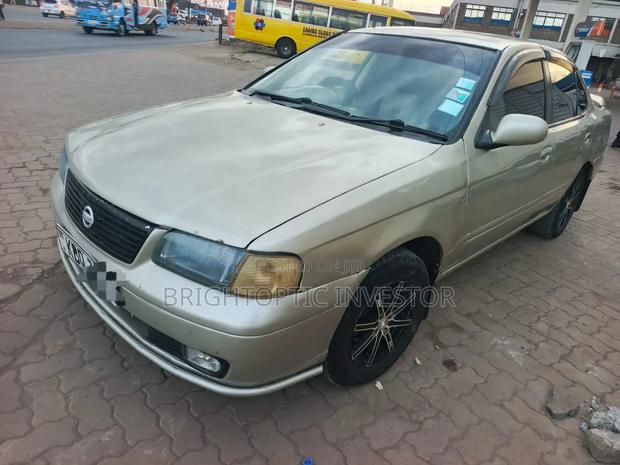 Nissan FB15 2007 Gold