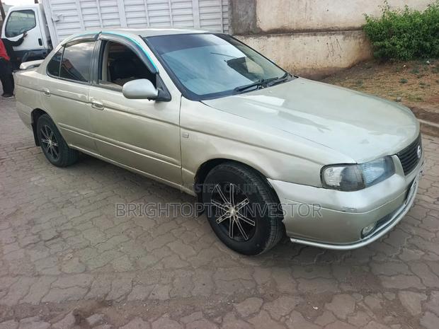 Nissan FB15 2007 Gold