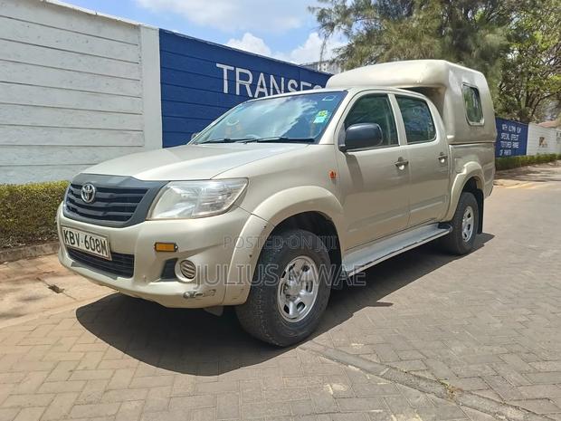 Toyota Hilux 2014 Silver