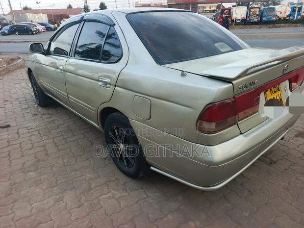 Nissan Sunny 2005 Silver