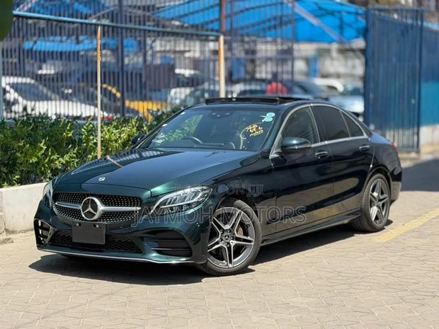 Mercedes-Benz C180 2021 Green