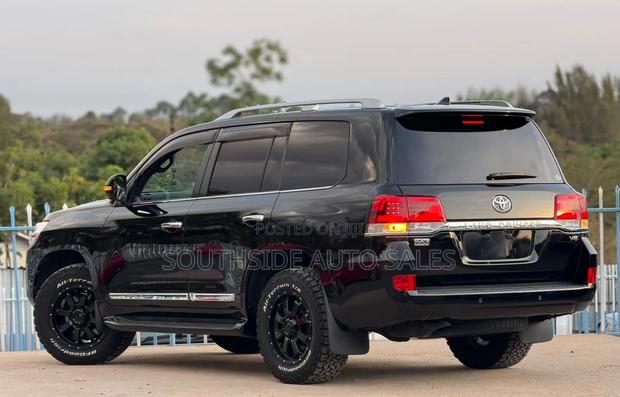 Toyota Land Cruiser 4.6 V8 ZX 2019 Black