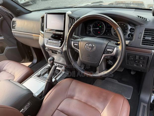 Toyota Land Cruiser 4.6 V8 ZX 2019 Black