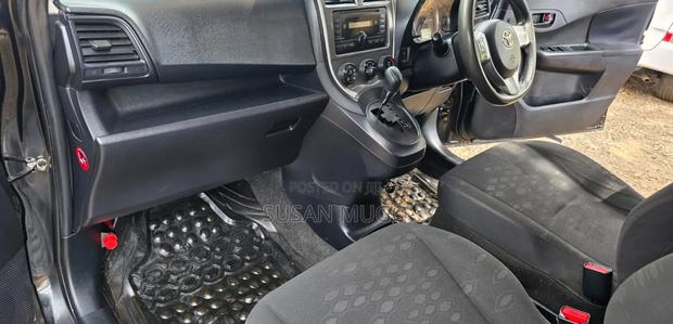 Toyota Ractis 2012 Black