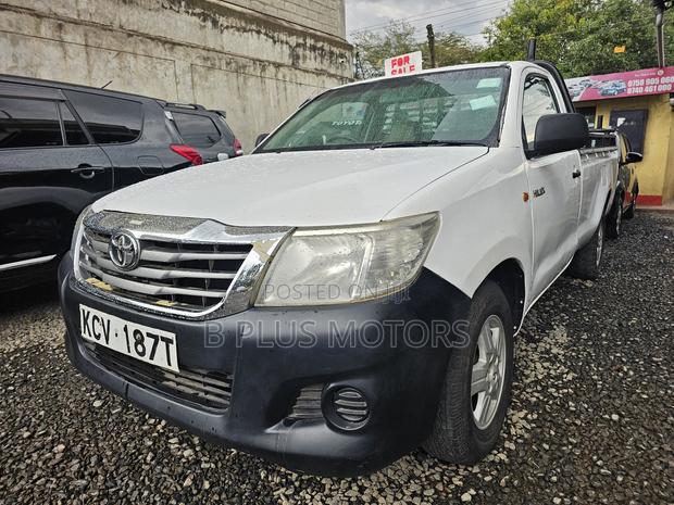 Toyota Hilux 2012 White