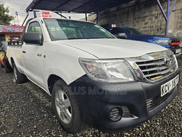 Toyota Hilux 2012 White